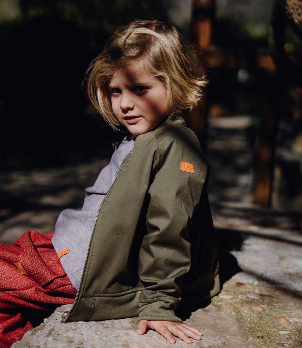 BOMBERJACKE AUS TRENCH GREEN